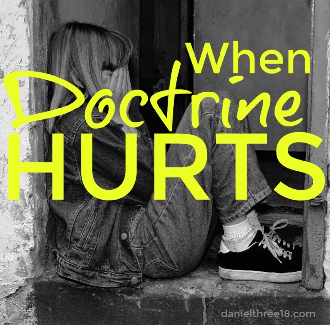 child-sitting-1816400_1280-1